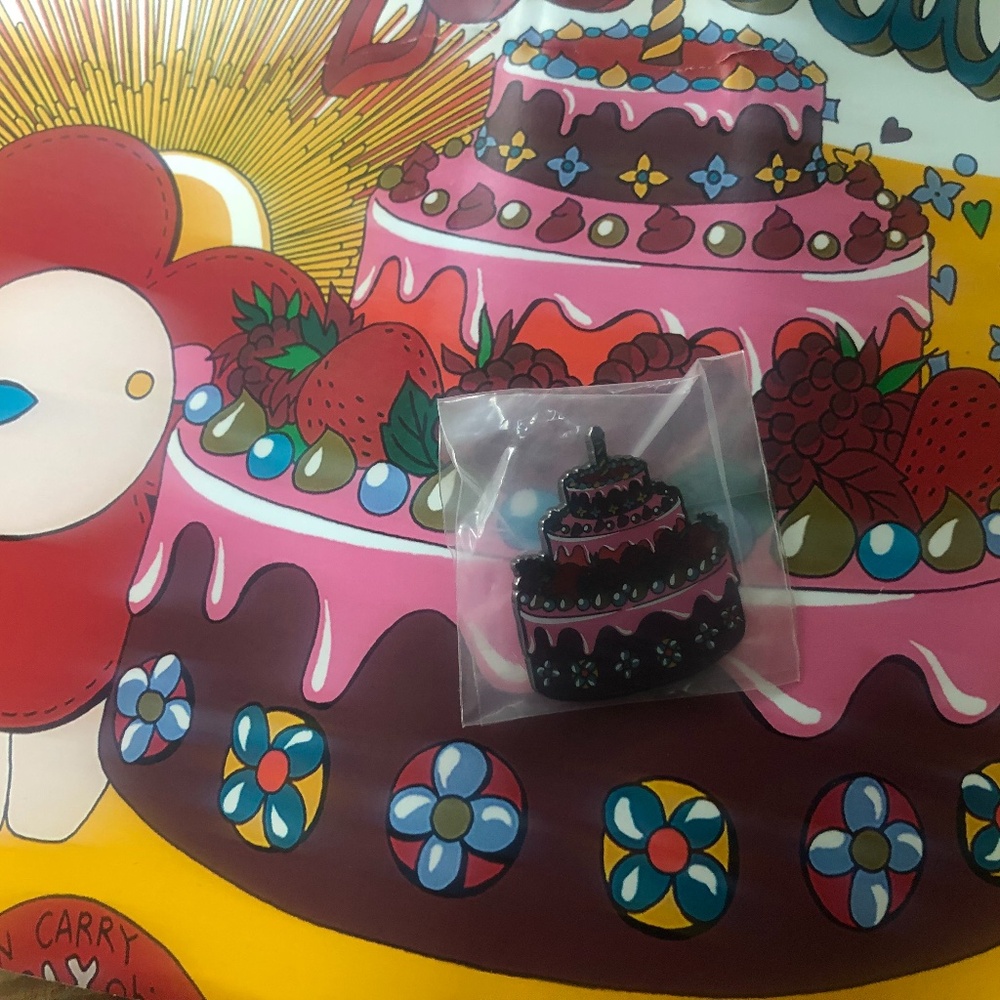 Louis Vuitton 200 Year Anniversary Birthday Card & Pin Gift Set VIP - Picture 4 of 8